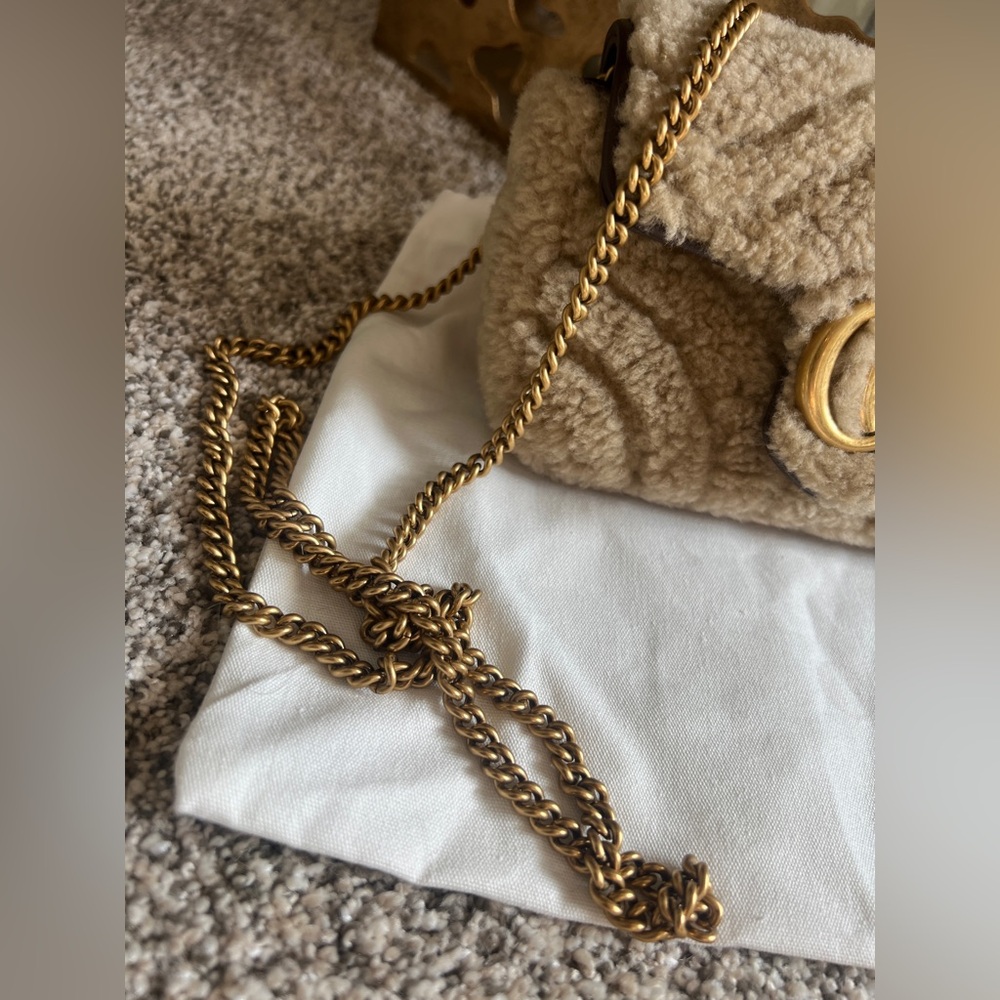 Gucci GG 2.0 Mini Marmot Leather Trimmed Tan Shearling with Gold Chain Bag - Picture 2 of 15